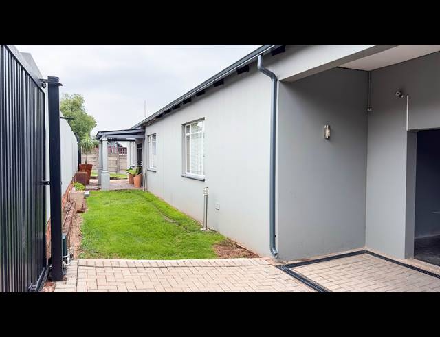 5 BEDROOM HOUSE FOR SALE IN ALBERTON NORTH